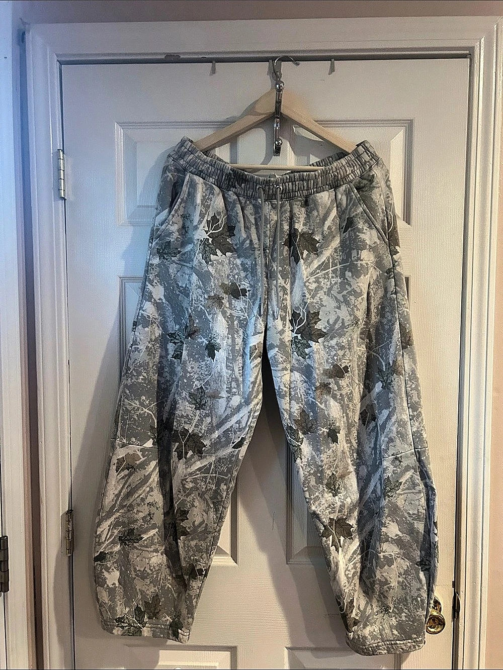Abercrombie & Fitch Camo Barrel Leg Sweatpants leaf Camouflage